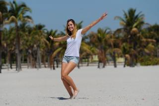 Alizé Cornet feet photo thumbnail