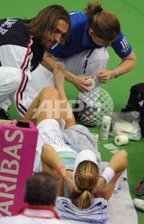 Alizé Cornet feet photo thumbnail