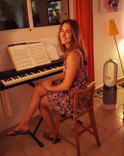 Alizé Cornet feet photo thumbnail