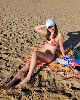 Alizé Cornet feet photo thumbnail