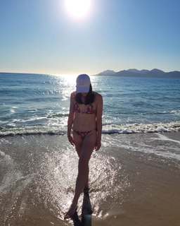 Alizé Cornet feet photo thumbnail