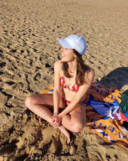 Alizé Cornet feet photo thumbnail