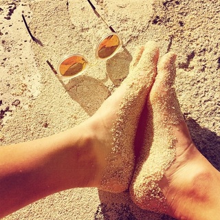 Alizé Lim feet photo 1