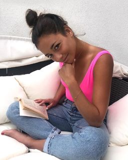 Alizé Lim feet photo 3