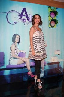 Alizée feet photo thumbnail