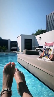 Alizée feet photo thumbnail