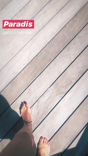 Alizée feet photo thumbnail