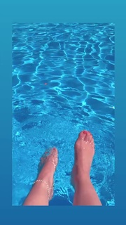 Alizée feet photo thumbnail