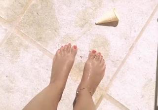 Alizée feet photo thumbnail
