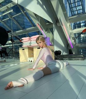 Alla Bruletova feet photo thumbnail