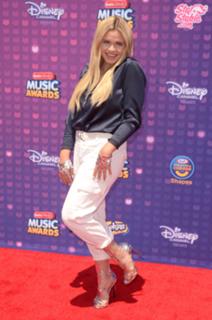 Alli Simpson feet photo 20
