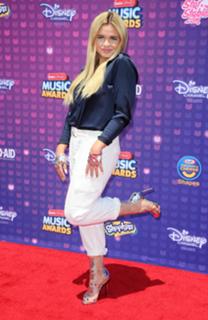Alli Simpson feet photo 19