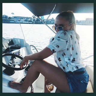 Alli Simpson feet photo 14