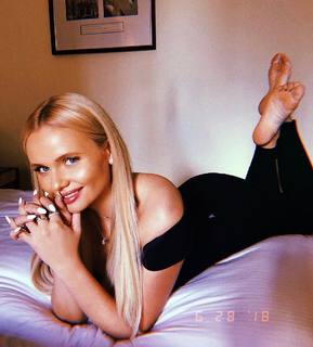 Alli Simpson feet photo 11