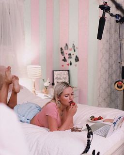 Alli Simpson feet photo 7