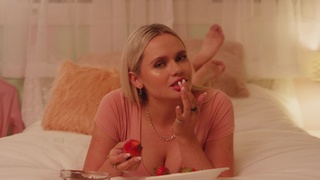 Alli Simpson feet photo 16