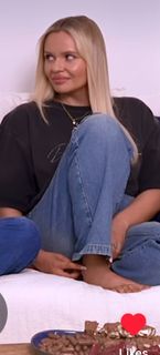 Alli Simpson feet photo 4
