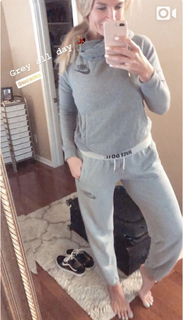Allie Clifton feet photo thumbnail