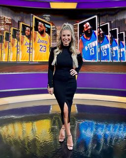 Allie Clifton feet photo thumbnail