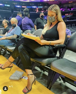 Allie Clifton feet photo thumbnail