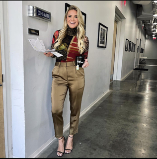 Allie Clifton feet photo thumbnail
