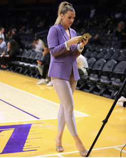 Allie Clifton feet photo thumbnail