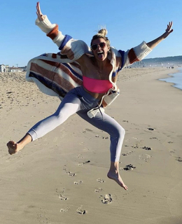 Allie Clifton feet photo thumbnail
