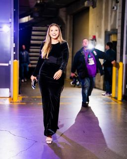 Allie Clifton feet photo thumbnail