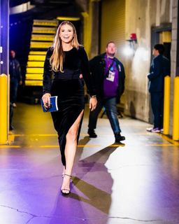 Allie Clifton feet photo thumbnail