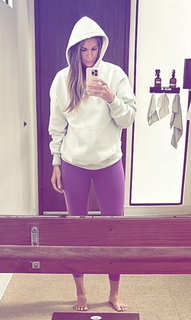Allie Clifton feet photo thumbnail