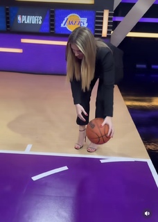 Allie Clifton feet photo thumbnail