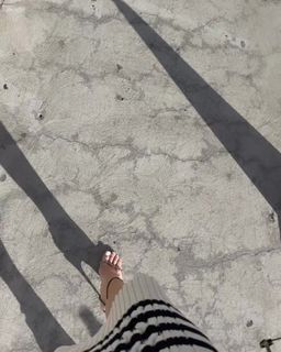 Allie Clifton feet photo thumbnail