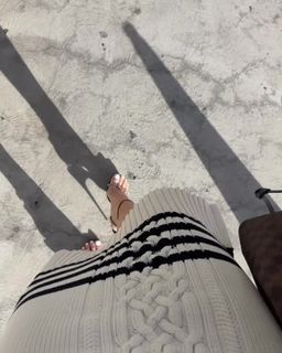 Allie Clifton feet photo thumbnail