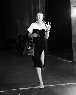 Allie Clifton feet photo thumbnail