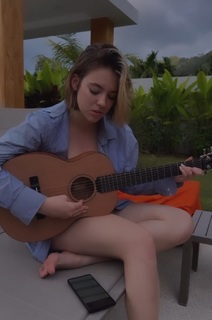 Allie Sherlock feet photo 9