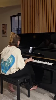 Allie Sherlock feet photo 12