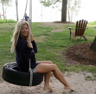 Allison Dunbar feet photo 7