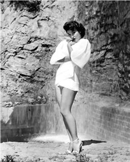 Allison Hayes feet photo 5