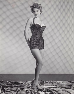 Allison Hayes feet photo 16