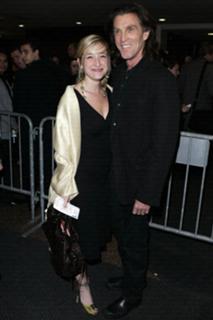 Allison Mack feet photo thumbnail