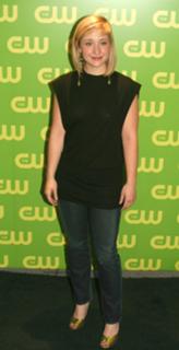 Allison Mack feet photo thumbnail