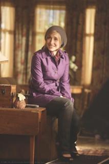 Allison Mack feet photo thumbnail