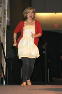 Allison Mack feet photo thumbnail