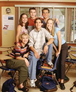 Allison Mack feet photo thumbnail