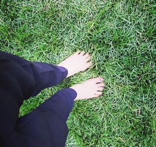Allison Mack feet photo thumbnail