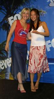 Allison Mack feet photo thumbnail