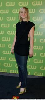 Allison Mack feet photo thumbnail