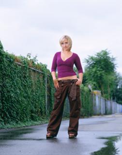 Allison Mack feet photo thumbnail