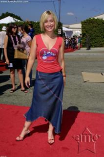 Allison Mack feet photo thumbnail