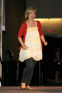 Allison Mack feet photo thumbnail